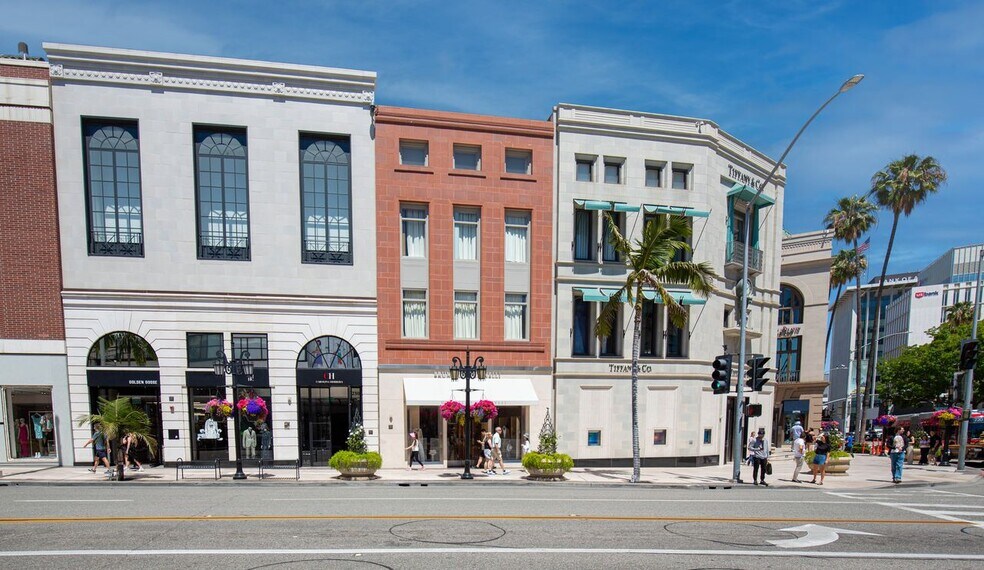 More Photos Of 202-270 N Rodeo Dr, Beverly Hills Storefront For Lease