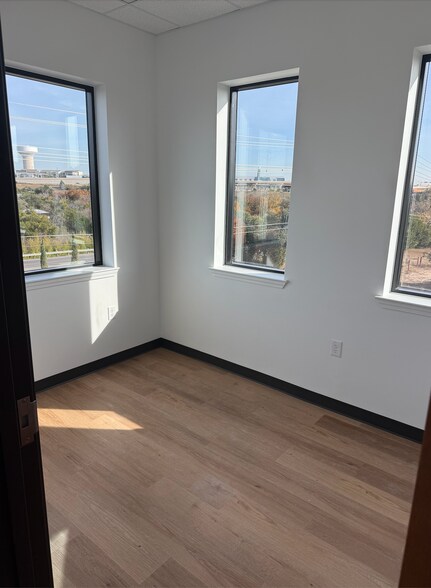 More Photos Of 1651 S Bell Blvd, Cedar Park Medical For Sale