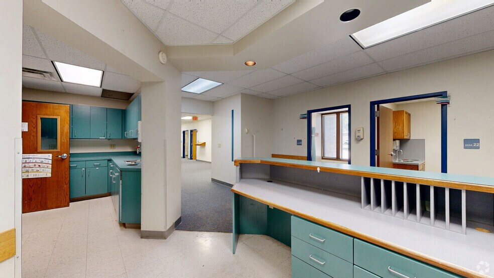 More Photos Of 1709 S Rock Rd, Wichita Medical For Sale