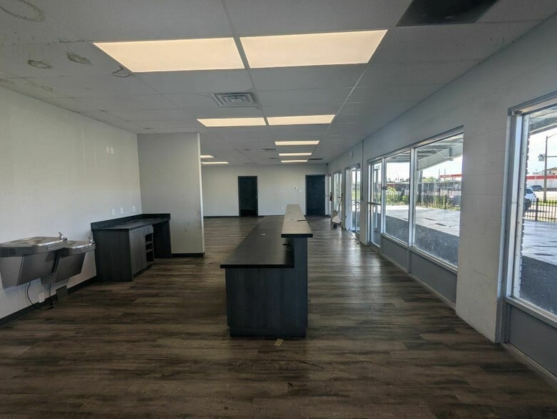 More Photos Of 2920 ALT US 27, Sebring Service For Lease