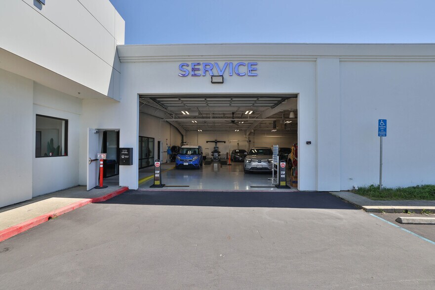 More Photos Of 3230 Auto Plz, Richmond Auto Dealership For Lease