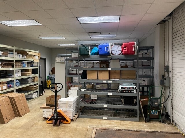 More Photos Of 211 Lake Dr, Newark Flex For Sale