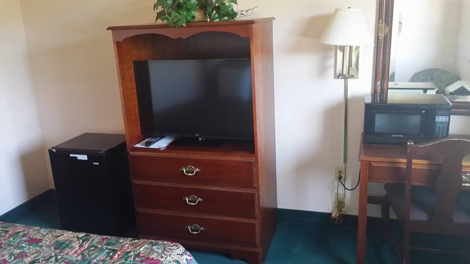 More Photos Of 1490 E US Highway 36, Urbana Hotel For Sale