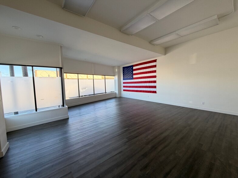 More Photos Of 2620-2626 Spring St, Redwood City Light Manufacturing For Lease