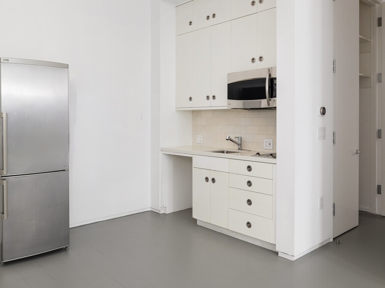 More Photos Of 208 Main St, El Segundo Loft Creative Space For Sale