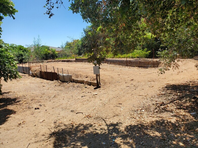 More Photos Of 326 Plumosa Ave, Vista Land For Sale