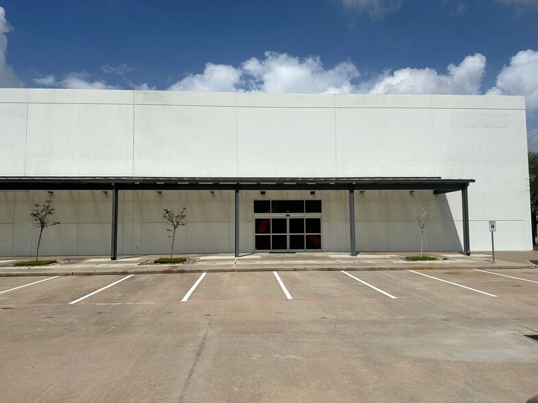 Primary Photo Of 9999 W Sam Houston N, Houston Freestanding For Lease