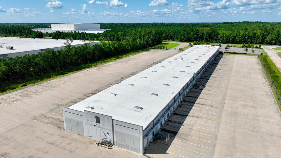 More Photos Of 301 Little Hearst Pky, Port Wentworth Truck Terminal For Lease