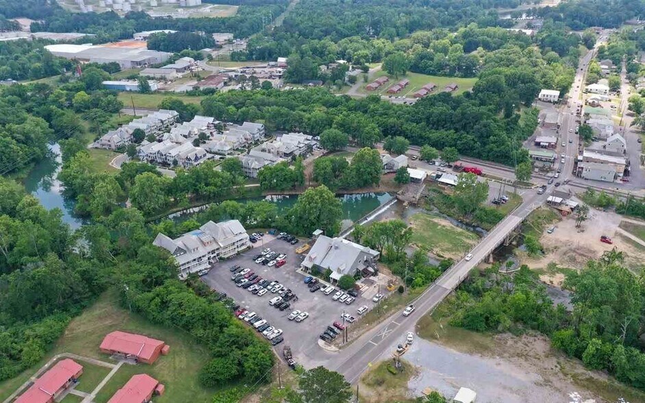 More Photos Of 911 Creekside Ct, Helena Storefront Retail Residential For Sale