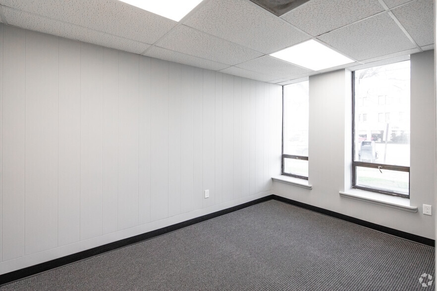 More Photos Of 30 Hempstead Ave, Rockville Centre Coworking Space