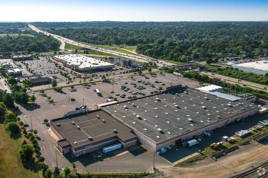 More Photos Of 5660 NE Main St, Fridley Freestanding For Lease