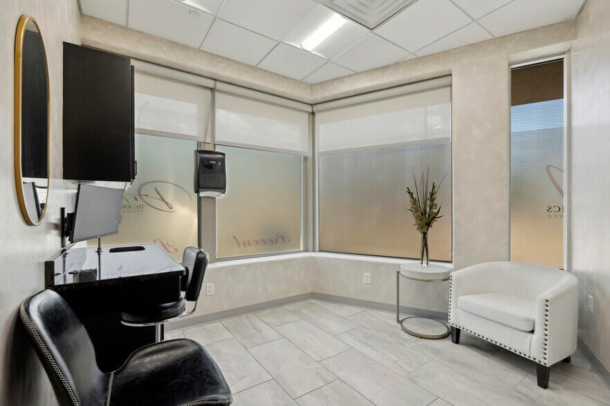 More Photos Of 4420 Valley View Rd, Edina Office For Lease