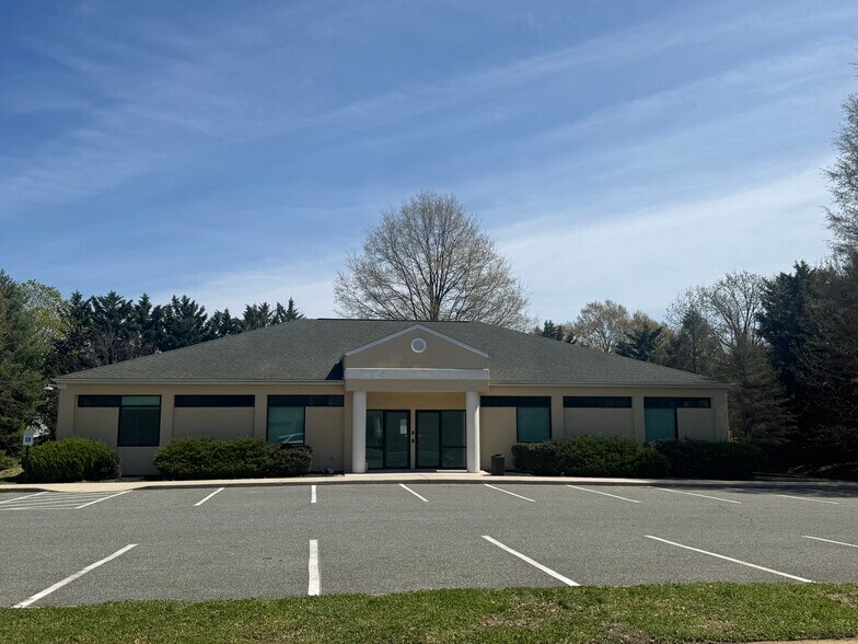 More Photos Of 1206 Forrest Ave, Dover Office For Lease