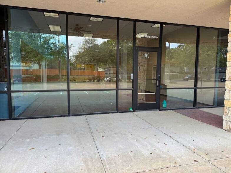 More Photos Of 12916 Malcomson Rd, Houston Storefront For Lease