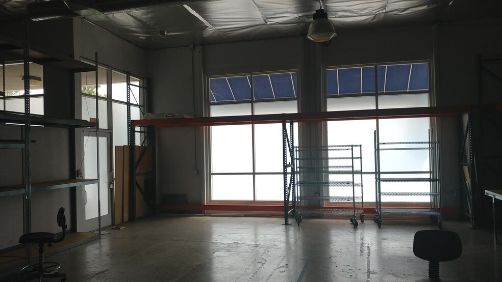 More Photos Of 31-77 W Del Mar Blvd, Pasadena Warehouse For Lease