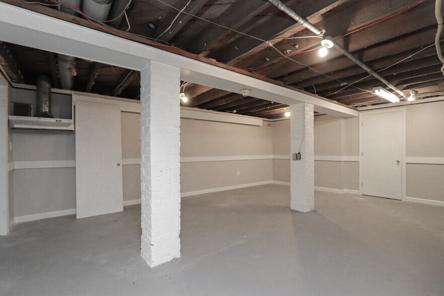 More Photos Of 939-941 E Columbus Ave, Springfield Office For Sale