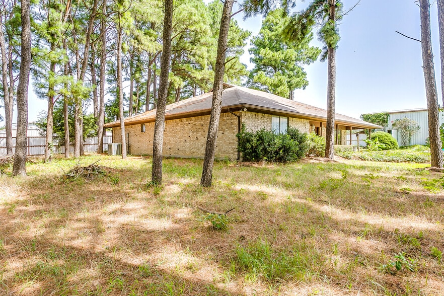 More Photos Of 3433 E Highway 199, Springtown Flex For Sale