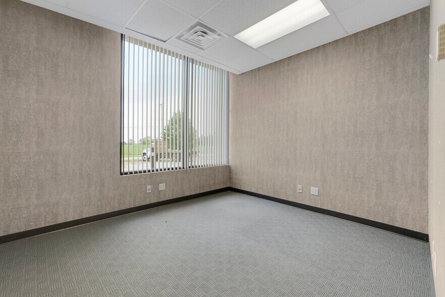 More Photos Of 8645 E Backwater Rd, North Webster Showroom For Lease