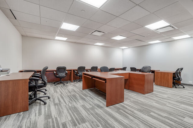 More Photos Of 5250 Boul Décarie, Montréal Office For Lease