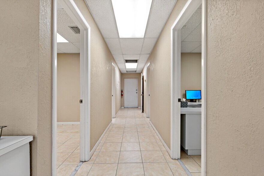 More Photos Of 567 Avenue K SE, Winter Haven Office For Sale