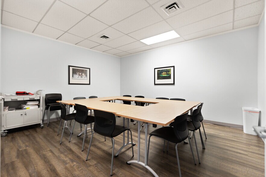 More Photos Of 725 S Main St, London Medical For Sale