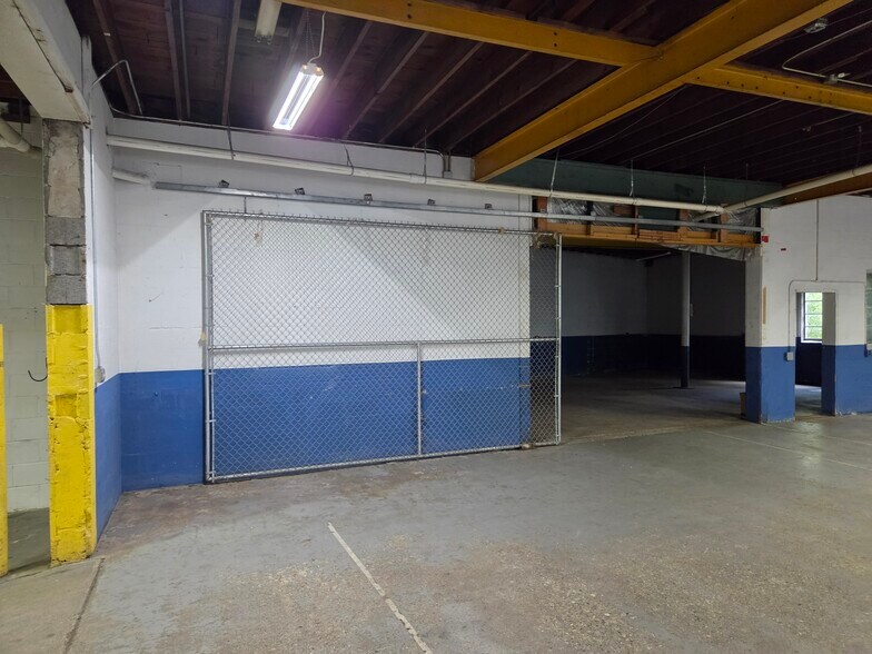 More Photos Of 536 Oak St, Ferrysburg Industrial For Sale