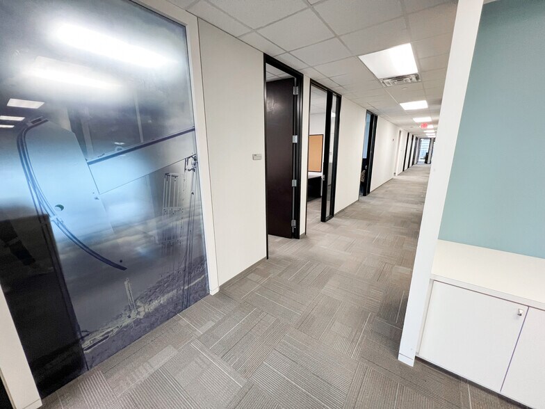 More Photos Of 303 Veterans Airpark Ln, Midland Office For Lease