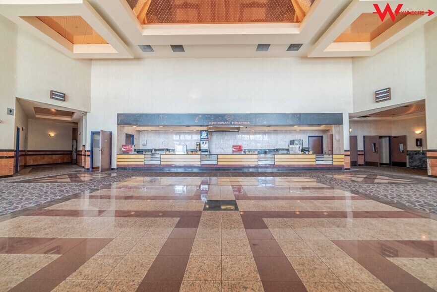 More Photos Of 641 Camino de los Mares, San Clemente Storefront For Lease