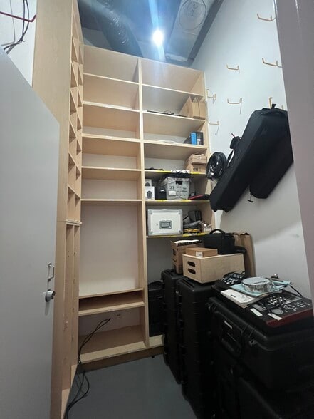 More Photos Of 1138-1148 N Western Ave, Los Angeles Loft Creative Space For Lease