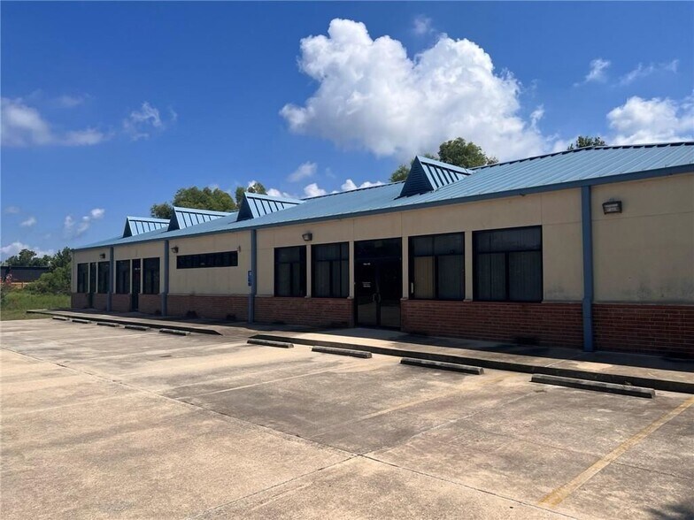 Primary Photo Of 11331 Lake Forest Blvd, New Orleans Storefront Retail Office For Sale