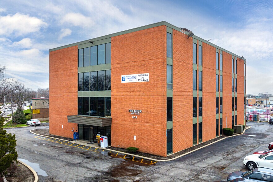 Primary Photo Of 605 E Algonquin Rd, Arlington Heights Medical For Lease