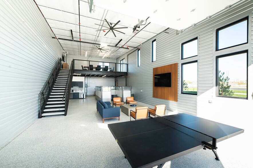 More Photos Of 5378 Ronald Reagan Blvd, Johnstown Flex For Lease