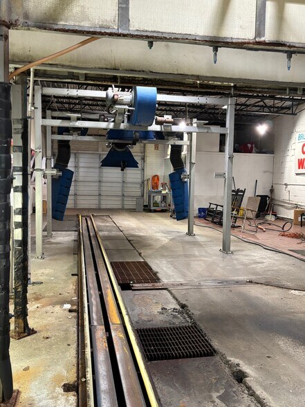 More Photos Of 927 W Columbia St, Springfield Carwash For Sale