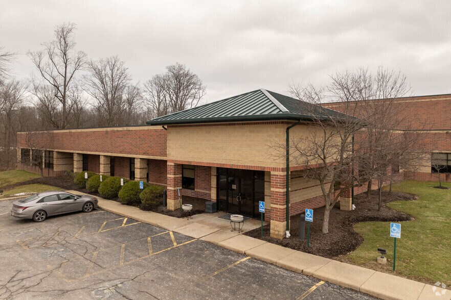 More Photos Of 5581 Hudson Industrial Pky, Hudson Warehouse For Lease