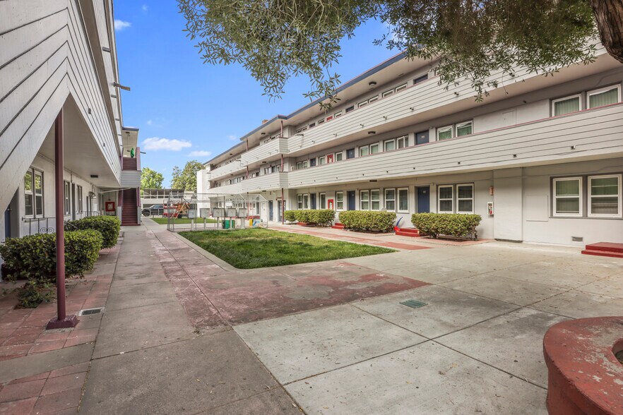 More Photos Of 2555-2567 Foothill Blvd, Oakland Apartments For Sale