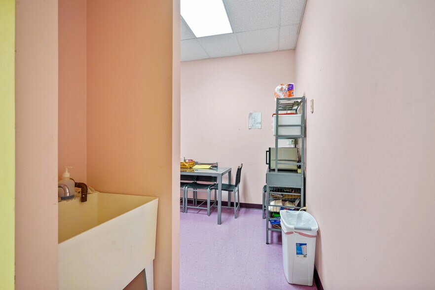 More Photos Of 4437 Brookfield Corporate Dr, Chantilly Medical For Sale