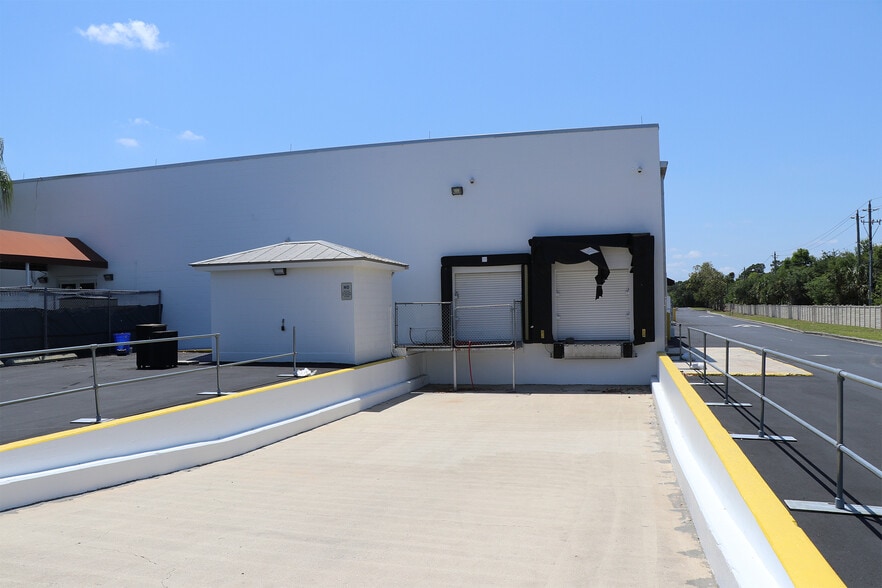 More Photos Of 10045 S Federal Hwy, Port Saint Lucie General Retail For Lease