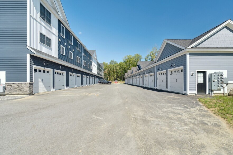 More Photos Of 3 Quill Lane, Barrington Apartments For Lease