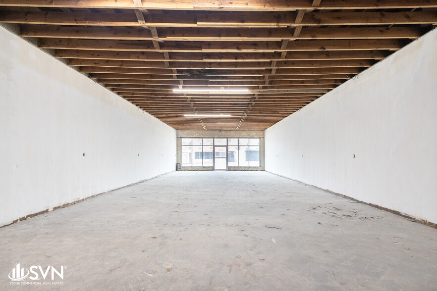 More Photos Of 940-942 Winchester Rd, Lexington Storefront For Lease