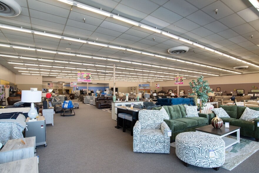 More Photos Of , Dallas General Retail For Sale