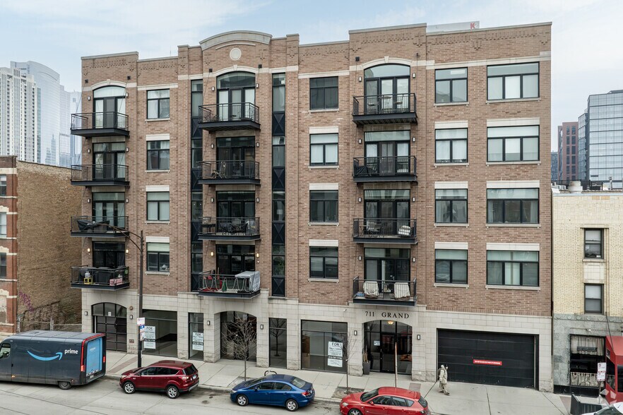 Primary Photo Of 711 W Grand Ave, Chicago Apartments For Sale