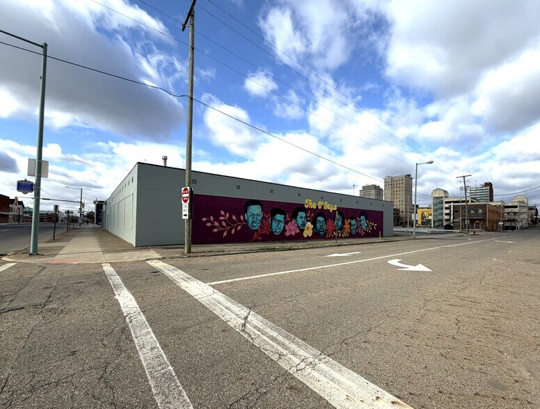 More Photos Of 221 Cherry Ave NE, Canton Distribution For Lease