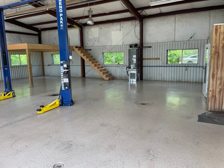 More Photos Of 414 Highway 42, Osage Beach Flex For Lease