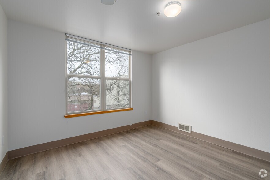 More Photos Of 222 SW Pine St, Portland Apartments For Sale