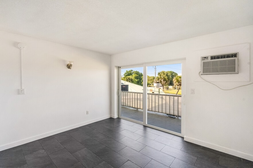 More Photos Of 1615 14th Ave, Vero Beach Medical For Sale