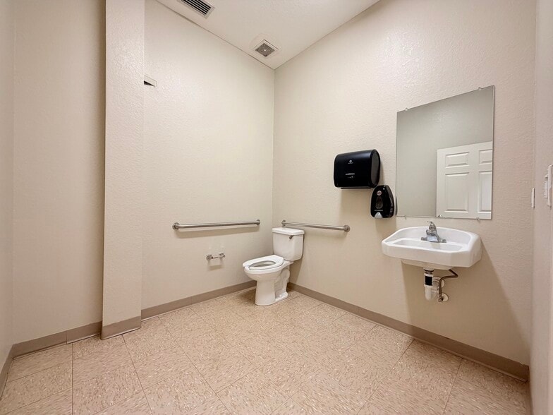 More Photos Of 2352 Old Combee Rd, Lakeland Industrial For Lease