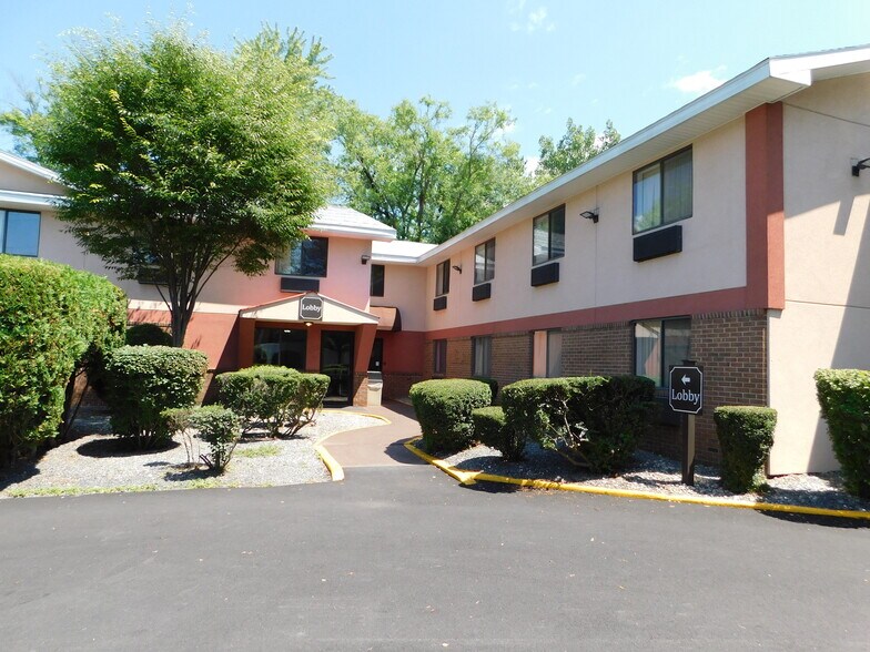 Primary Photo Of 1043 Putney Rd, Brattleboro Hotel For Sale