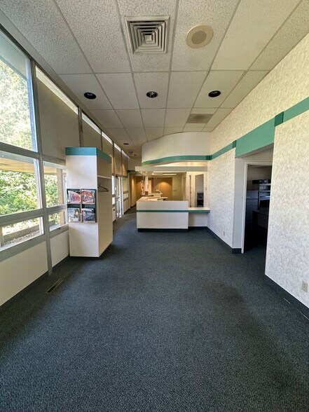 More Photos Of 995 State St, Albany Office For Sale