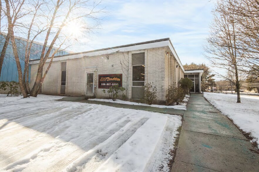 More Photos Of 555 Main St, Hudson Warehouse For Sale