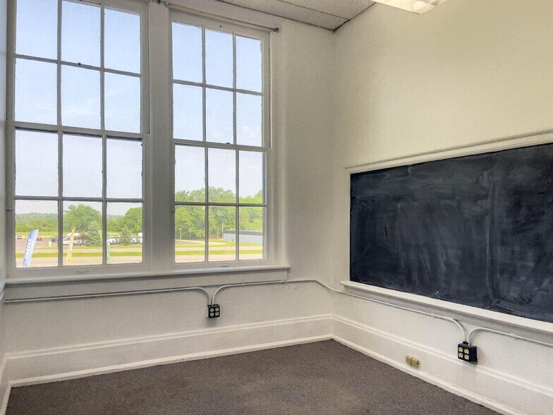 More Photos Of 4800 Urbana Rd, Springfield Office For Lease